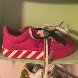 Pink offwhites